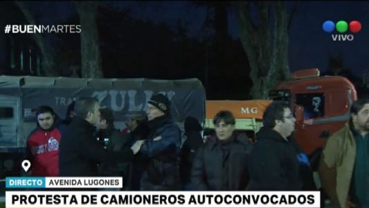 Camioneros autoconvocados protestan en varios puntos de la Ciudad