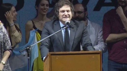 Javier Milei le respondió a Alberto Fernández: "Vos y Máximo estarán más cómodos pactando con Larreta, Vidal y los radicales"