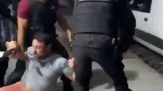 Video: el momento en que el periodista Ezequiel Guazzora atropelló al policía y se fugó