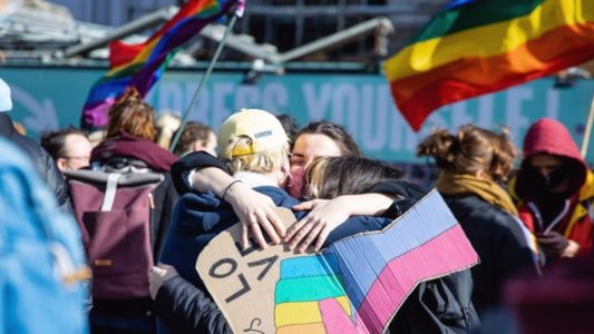Suiza permitirá el matrimonio igualitario a partir de julio de 2022