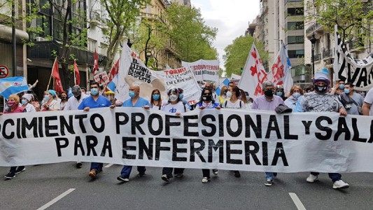 "Marcha de las antorchas": Enfermeros y personal de salud de CABA se movilizan entre el Congreso y la Plaza de Mayo