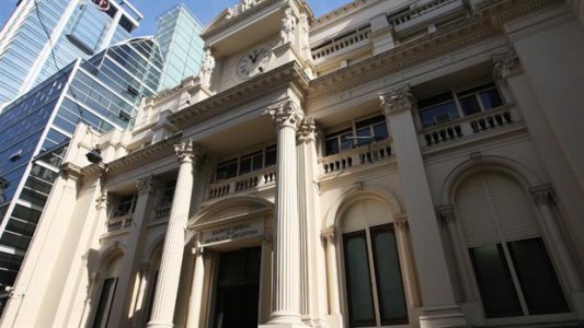 El Banco Central volvió a intervenir y el dólar cedió 14 centavos