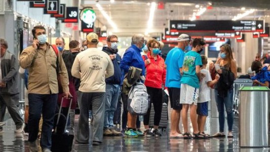 Estados Unidos y Canadá cierran fronteras con países africanos ante nueva variante del coronavirus