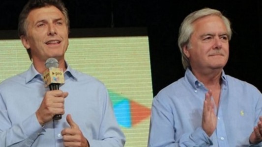 Pinedo, encargado de entregar los atributos de mando a Macri