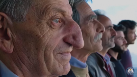 El turco que tiene el récord de la nariz más larga del mundo: casi 9 centímetros