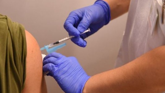 Israel estudia aplicar una cuarta dosis de la vacuna contra el coronavirus a personas con inmunodeficiencia