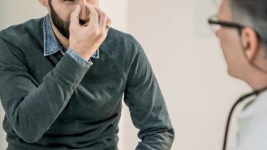 Fue al médico porque tenía dificultad para respirar: descubrieron que en la nariz le crecía un diente