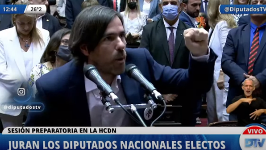Perlita del Congreso: Del Caño juró por "echar al FMI de Argentina"