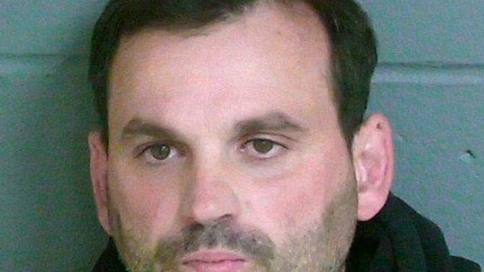 Le puso hojitas de afeitar a las masas de pizza para "vengarse" de la empresa que lo había despedido