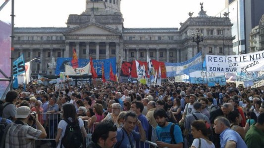 Marchan en Congreso en defensa de la Ley de Medios