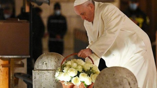 El Papa rezó por los que sufren a los pies de la Inmaculada Concepción