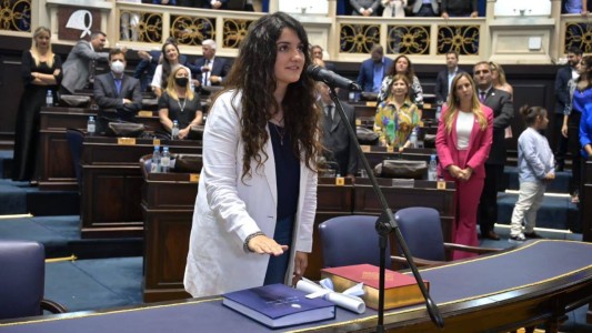 "Vamos a trabajar y militar en cada rincón": asumió la diputada más joven de la historia de la Cámara baja bonaerense