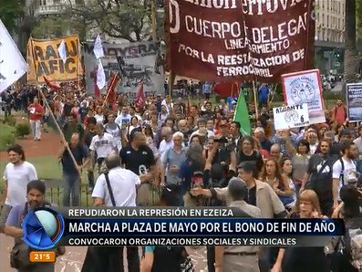Marcha en reclamo de un bono de fin de año