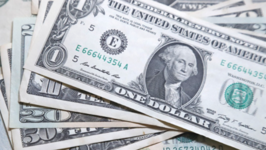 El dolar paralelo cotiza estable, los financieros en alza y bajas en acciones y bonos