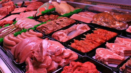 Feletti recibe a frigoríficos y supermercados para ofrecer carne a precios accesibles en las fiestas