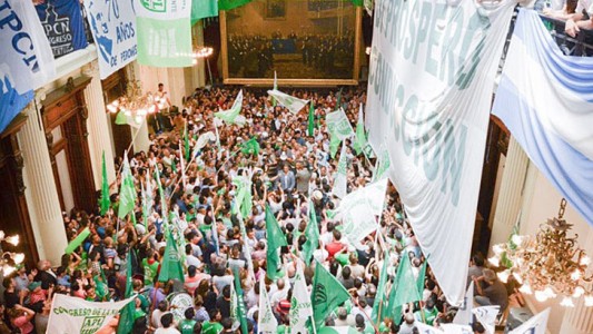 Despidos en el Senado: "Primero hicieron los decretos para cesantear y después la comisión"