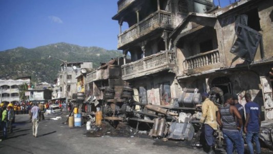Al menos 60 muertos en Haití tras explosión de camión cisterna