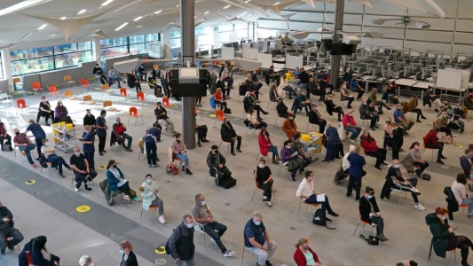 El G7 pidió cooperar frente a la cepa Ómicron, que calificó de "mayor amenaza para la salud mundial"