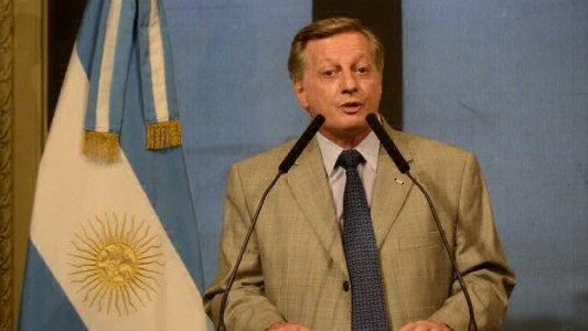 Aranguren estima que "dentro de una semana o diez días" habrá novedades sobre los aumentos de tarifas