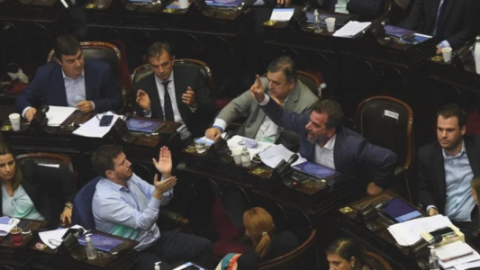 Fuerte exabrupto del diputado Miguel Bazze contra Sergio Massa: "Pedazo de pel…"