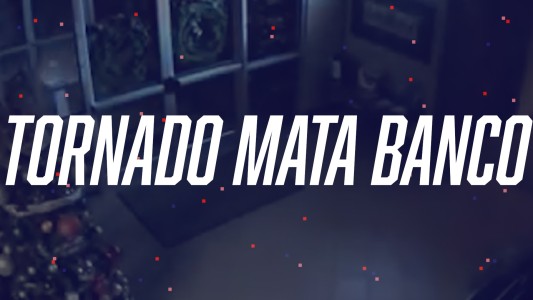 Un tornado destrozó la entrada de un banco en Estados Unidos - #FlashChat