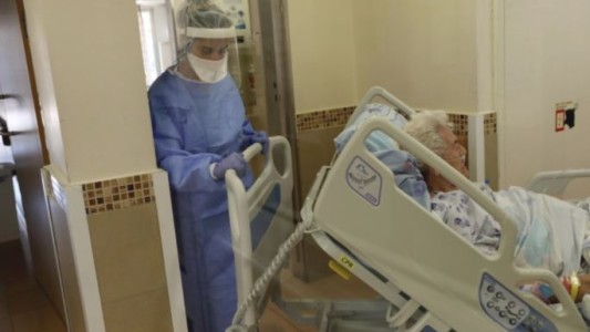 Aplicarán una cuarta dosis al personal sanitario, inmunodeprimidos y mayores de 60 en Israel