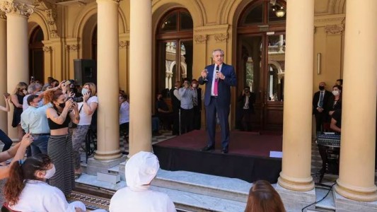 Alberto Fernández, a trabajadores de Casa Rosada: "Hicieron lo necesario para que el Estado no se detenga"
