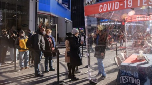 Estados Unidos redujo de 10 a 5 los días de aislamiento para los pacientes asintomáticos de coronavirus