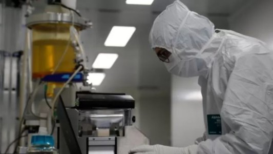 Rusia lanzará en 2022 una vacuna nasal eficaz contra la variante Ómicron, según Gamaleya