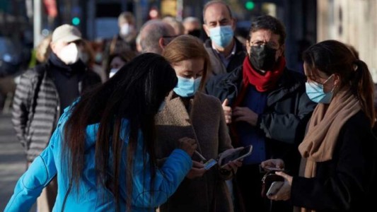 España superó por primera vez desde el inicio de la pandemia los 100.000 contagios diarios de coronavirus