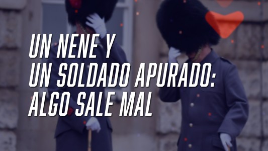 Un guardia de la reina Isabel II pisó a un niño y no le pidió disculpas - #FlashChat