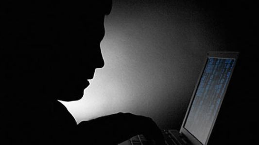 Piratas robaron datos de 225 mil cuentas de Apple