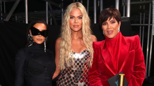 Asesinaron a Angela Kukawski, la manager de las hermanas Kardashian