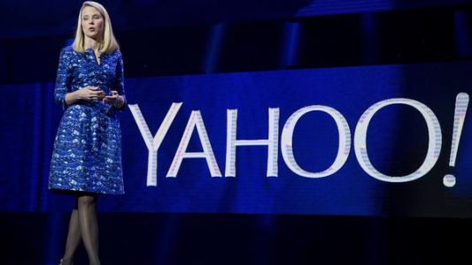 La CEO de Yahoo! espera gemelas y no se tomará licencia
