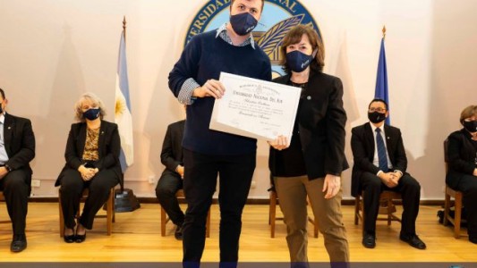 La emotiva carta de la madre de dos graduados al rector de la universidad