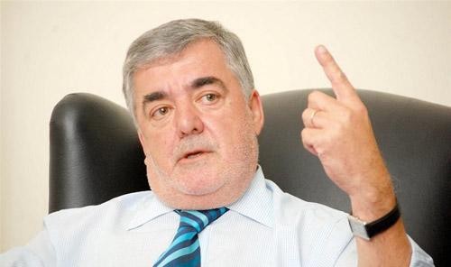 Chubut: gobernador adelantó que vetará la ley que impide designar familiares en cargos públicos