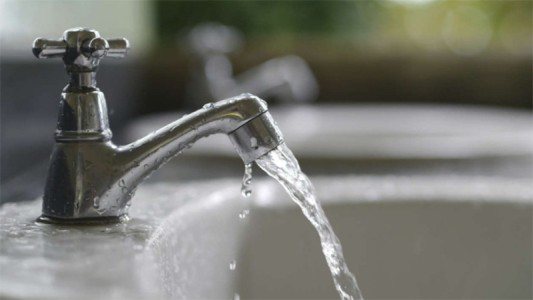 AySA pidió un uso responsable del agua por el corte de energía en sus plantas potabilizadoras