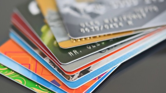 Bancos deberán informar a AFIP compras con tarjetas de débito desde $ 30.000