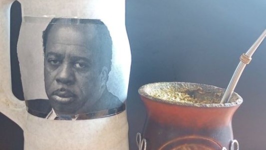 Creó su propio termo "Stanley" con sello de la serie “The Office” y se hizo viral