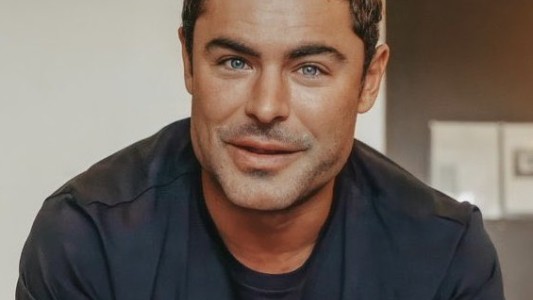 Video: el irreconocible cambio de look de Zac Efron