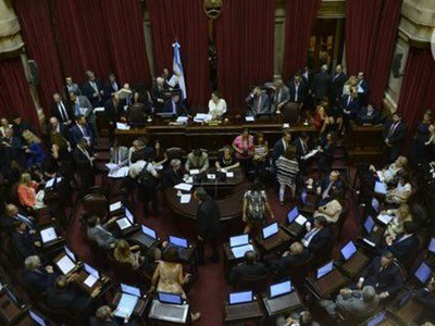 Ya trata el Senado el acuerdo con los bonistas