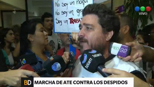 Masiva manifestación y protestas de estatales en rechazo a los despidos