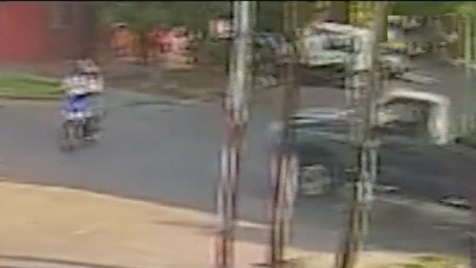 Video: atropelló a una mujer en moto, mató, huyó y luego se entregó