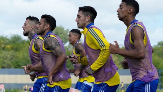 Battaglia probó el probable equipo que debutará ante Colón y Wanchope se despidió del plantel