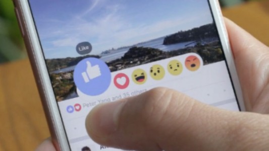 Multan a un usuario de Facebook por poner "Me gusta" en un posteo