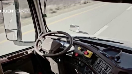 Camión que se maneja solo hizo su primera entrega de mercadería