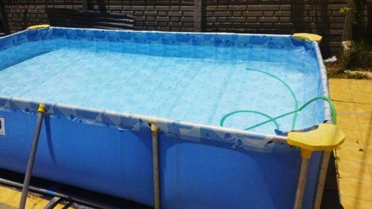 Apareció muerta una embarazada en su pileta de lona: detuvieron al marido