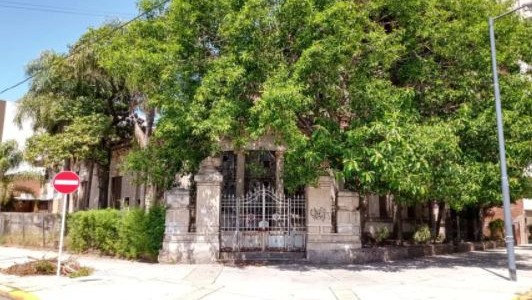 Vecinos de Villa Devoto intentan salvar una casona en ruinas que perteneció a Beiró
