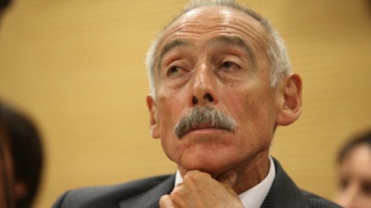 Citan a indagatoria al ex titular de la UIF por presunta "violación de secretos"