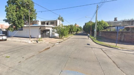 Balearon a un comisario inspector de la Policía bonaerense para robarle el auto en Villa Luzuriaga